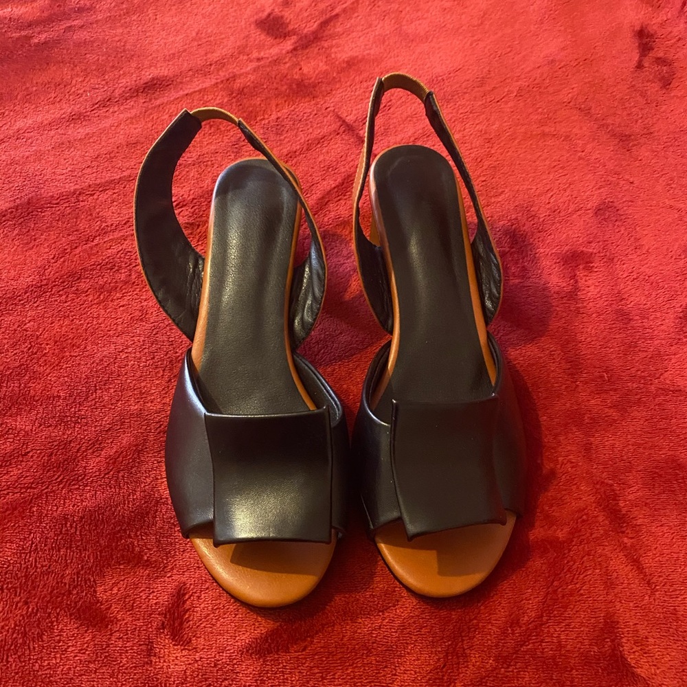 Sandals - Picture 1 of 10